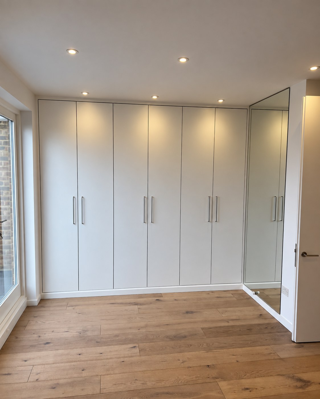 Sprayed triple wardrobe in bedroom 2 at Mourings, Richmond